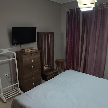 Comfortable Beachfront Apartment لوتراكي المظهر الخارجي الصورة