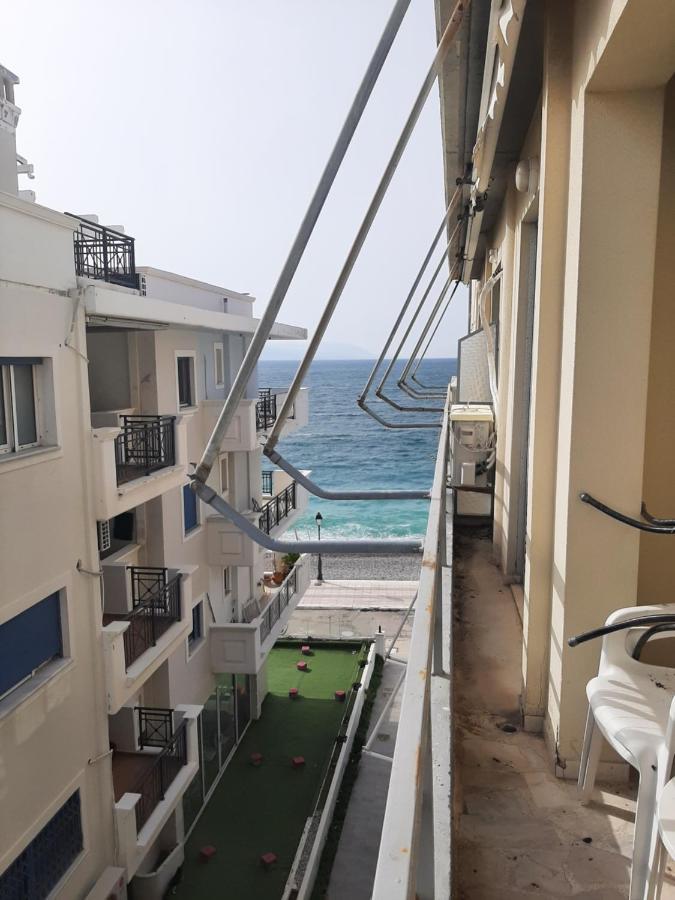 Comfortable Beachfront Apartment لوتراكي المظهر الخارجي الصورة