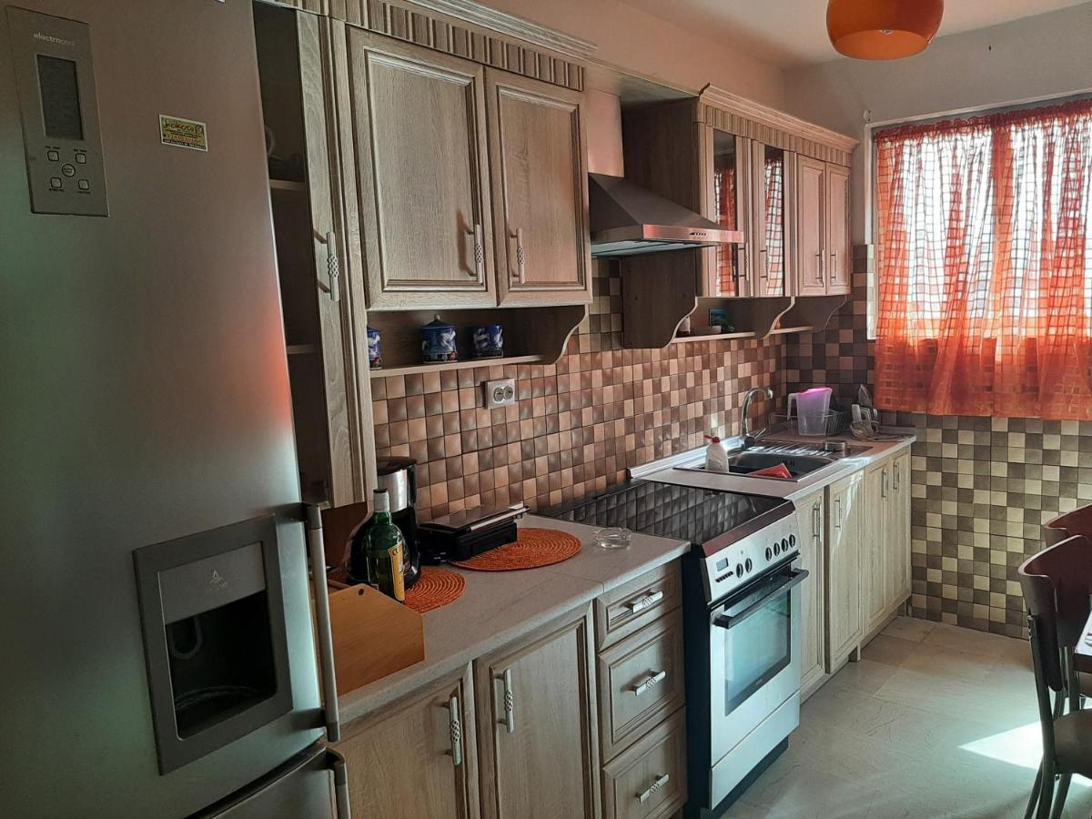 Comfortable Beachfront Apartment لوتراكي المظهر الخارجي الصورة